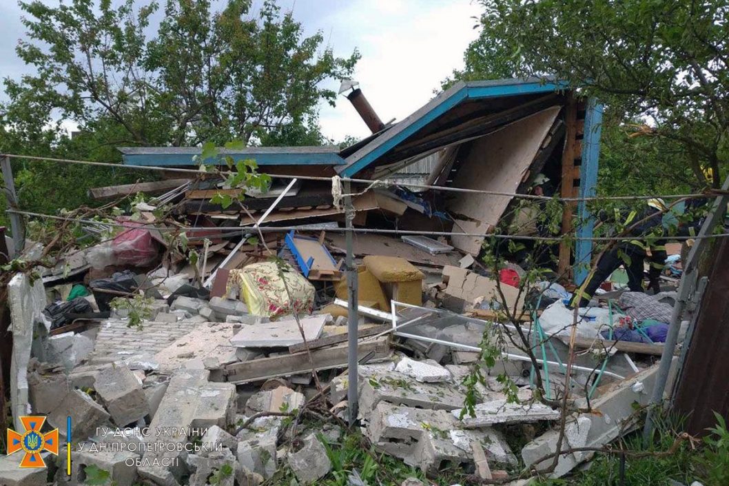 Под Днепром спасатели достали пенсионера из обрушившегося дома - рис. 4