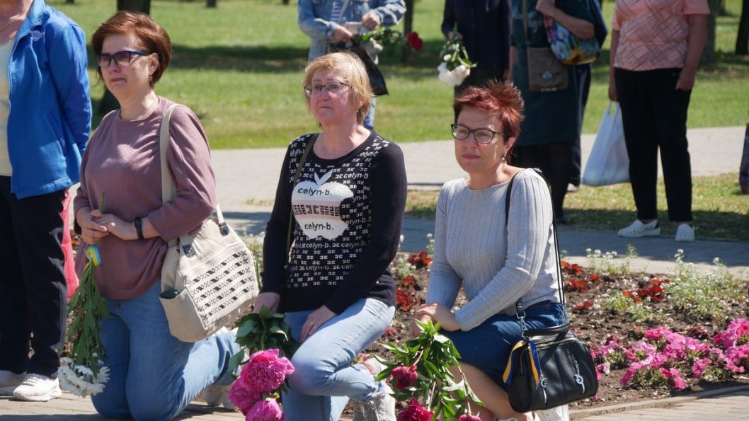 На Днепропетровщине простились с погибшим защитником Украины - рис. 5