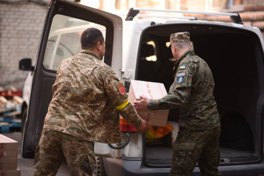 Волонтеры Днепра передали бойцам теробороны тонны гуманитарной помощи (Фото) - рис. 1