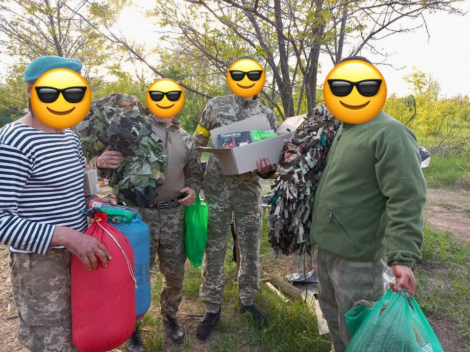 Волонтеры Днепра передали бойцам ВСУ карематы, форму и средства гигиены - рис. 3