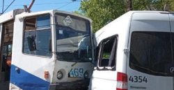 В Кривом Роге произошло масштабное ДТП: 7 человек пострадали - рис. 3