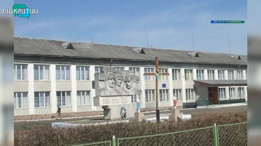 Декорусификация: в Украине сносят памятники, связанные с Россией (Видео) - рис. 3