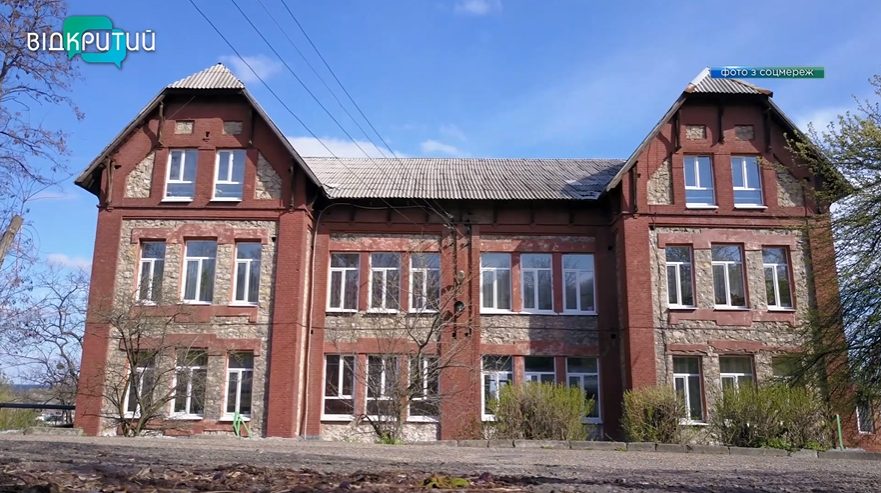 В Лисичанске хотят отстроить 100-летнюю гимназию, которую сожгли оккупанты - рис. 1