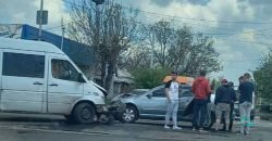 В Днепре на Байкальской Skoda протаранила Mercedes Sprinter (Видео) - рис. 9