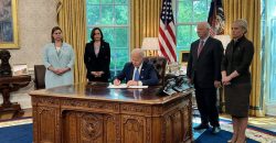 Официально: Президент США подписал закон о ленд-лизе для Украины - рис. 8