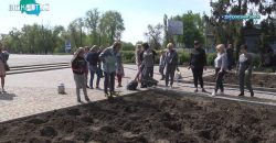 В Днепропетровской области переселенцы из Донбасса высадили 200 роз - рис. 16