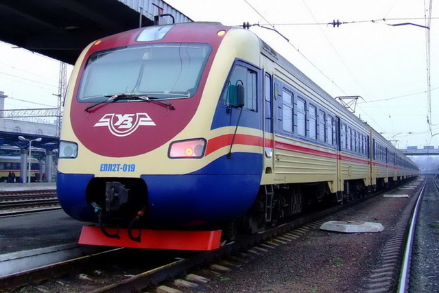 На Дніпропетровщині Укрзалізниця призначила додаткові міжміські поїзди - рис. 1