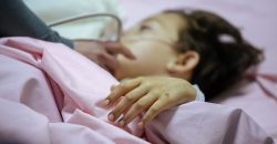З початку війни лікарні Дніпропетровщини прийняли 67 поранених дітей із зони бойових дій - рис. 21