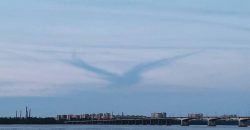 Очаровательный пейзаж: в небе над Днепром пролетел огромный «голубь» - рис. 11