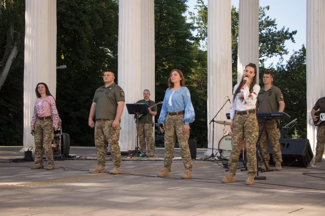 В днепровском парке Шевченко с концертом выступил оркестр Вооруженных сил - рис. 11