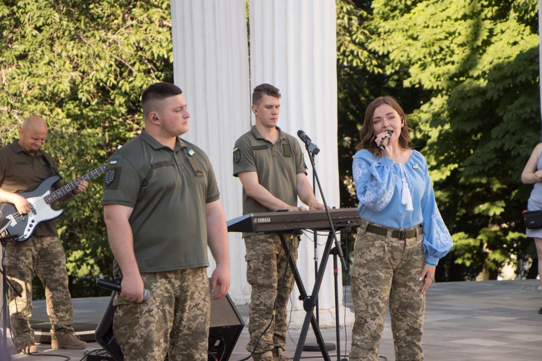 В днепровском парке Шевченко с концертом выступил оркестр Вооруженных сил - рис. 9