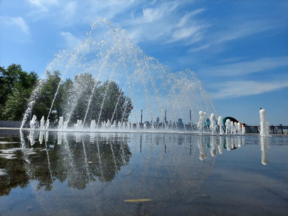 Лето пришло: в Днепре стартовал сезон фонтанов - рис. 1