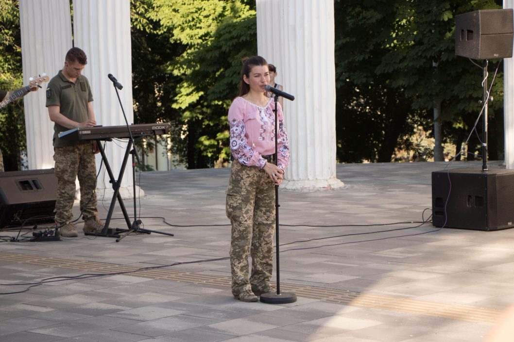 В днепровском парке Шевченко с концертом выступил оркестр Вооруженных сил - рис. 1