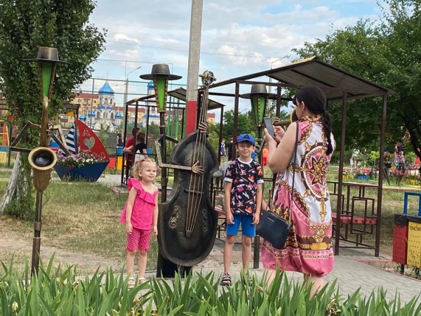 В одном из парков Кривого Рога появилась музыкальная фотозона (Фото) - рис. 1