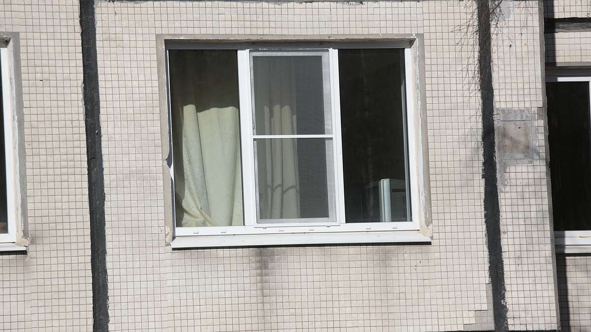 В Днепре погиб школьник, выпав из окна квартиры на 9 этаже - рис. 1