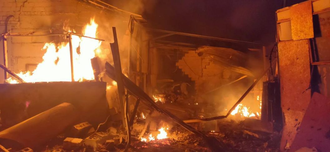 В селе Большая Костромка в результате обстрела полностью разрушен дом (Фото) - рис. 1