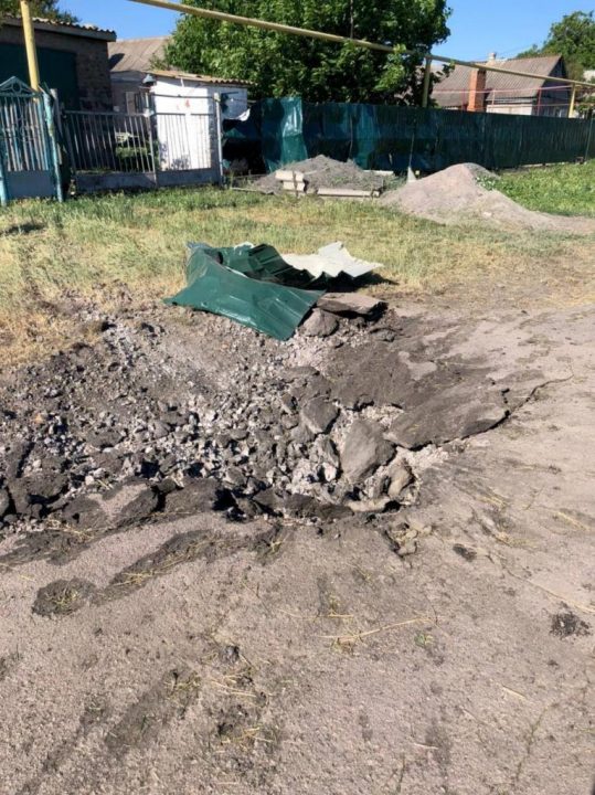 Глава Зеленодольской ОТГ показал последствия ночного обстрела громады (Фото) - рис. 4