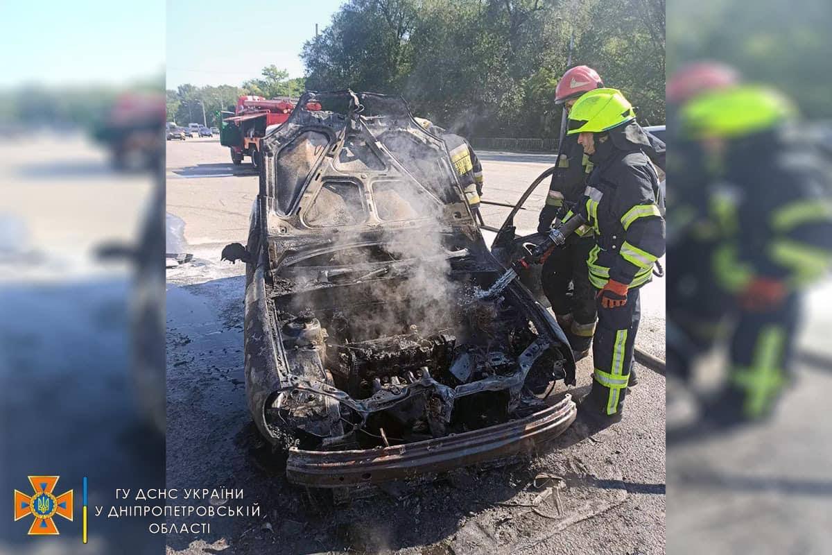 Под Днепром во время движения загорелся легковой автомобиль - рис. 3