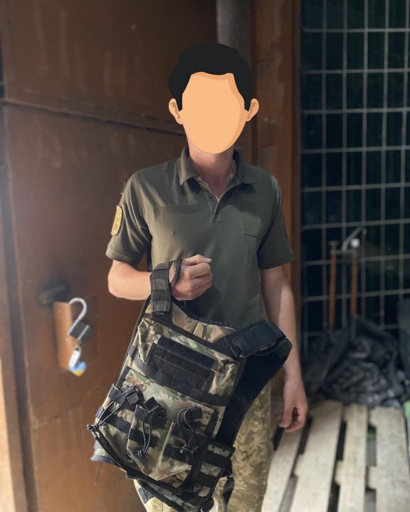 Волонтеры Днепра отправили бойцам ВСУ бронежилеты, продукты и медикаменты (Фото) - рис. 1