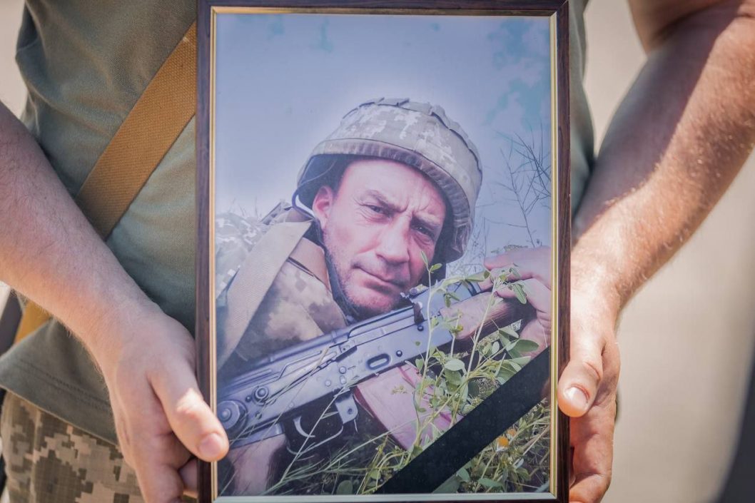 Осталось четверо детей: в боях с оккупантами погиб железнодорожник из Днепропетровщины - рис. 1