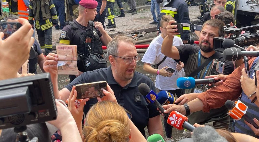 Окупанти під час обстрілу Києва вбили чоловіка громадянки РФ: жінка та дитина у лікарні - рис. 1