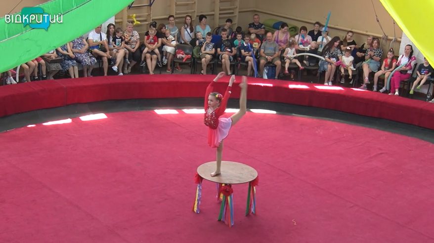 В цирке Днепра показали благотворительное представление для детей-переселенцев - рис. 1