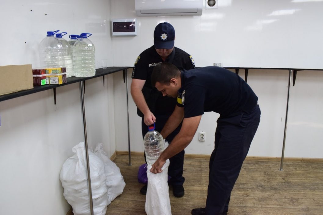 У Дніпрі закрили точку незаконного продажу алкоголю та тютюну - рис. 1