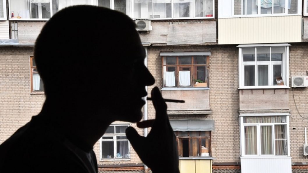 В Днепре предлагают запретить курить на балконах - рис. 1