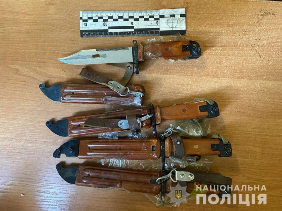 На Дніпропетровщині поліцейські затримали чоловіка, який торгував зброєю та боєприпасами  - рис. 2