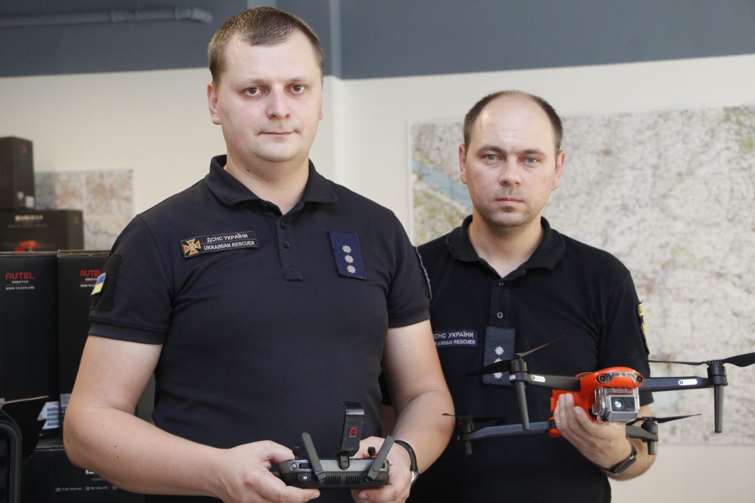 У Дніпрі українським бійцям та рятувальникам передали 30 розвідувальних безпілотників - рис. 1