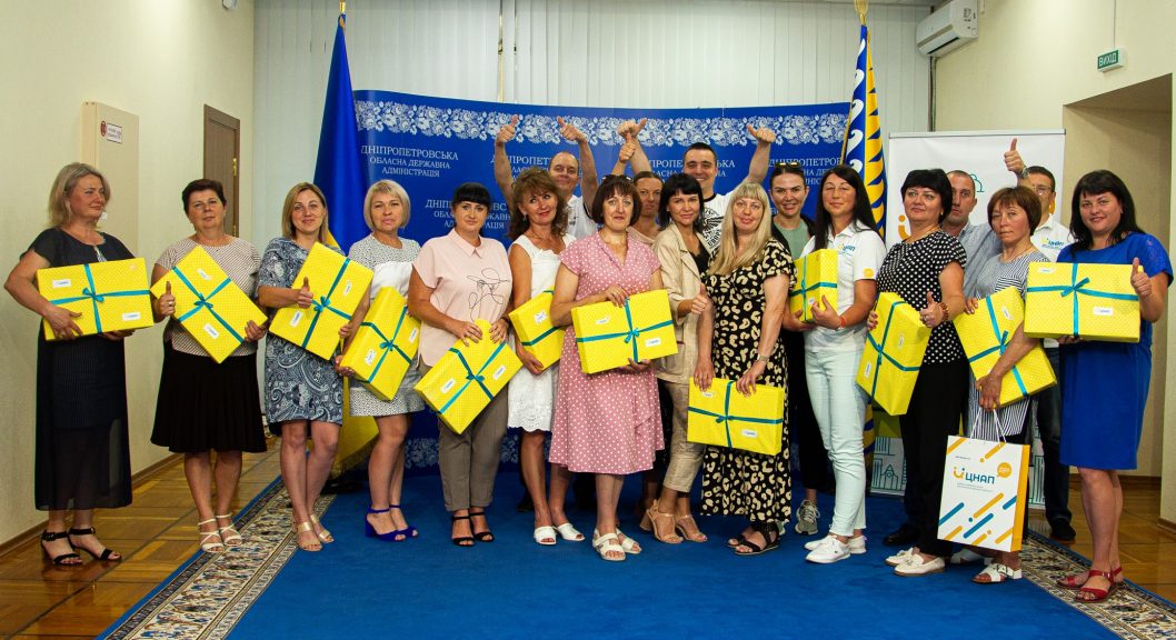 16 ЦНАПів Дніпропетровщини отримали сучасні ноутбуки - рис. 6