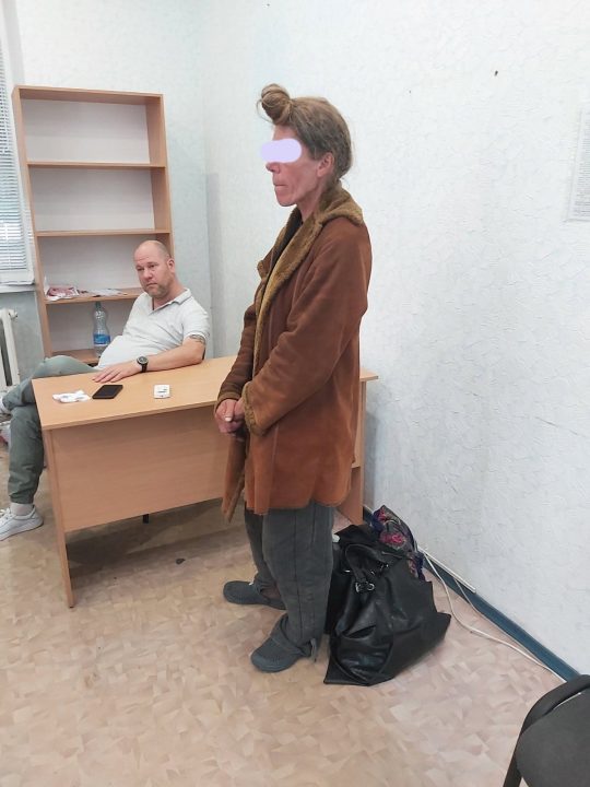 Не понимала украинский язык и требовала встречи с послом: в Никополе задержали иностранку - рис. 1