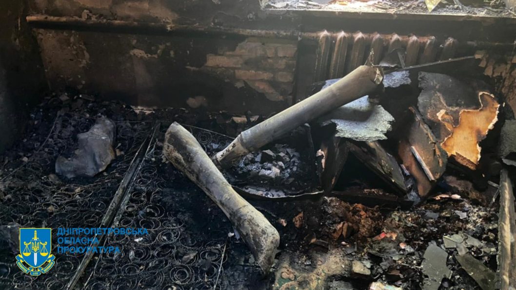 Наслідки ворожого обстрілу Нікополя: пошкоджений порт, будинки, постраждала жінка - рис. 3