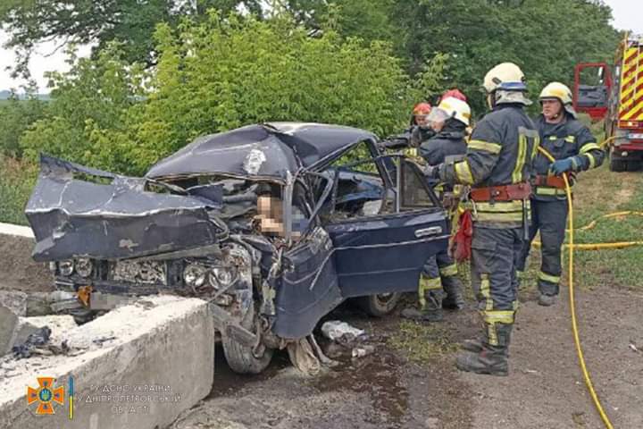 Смертельное ДТП на Днепропетровщине: 51-летнего водителя вырезали из авто - рис. 1