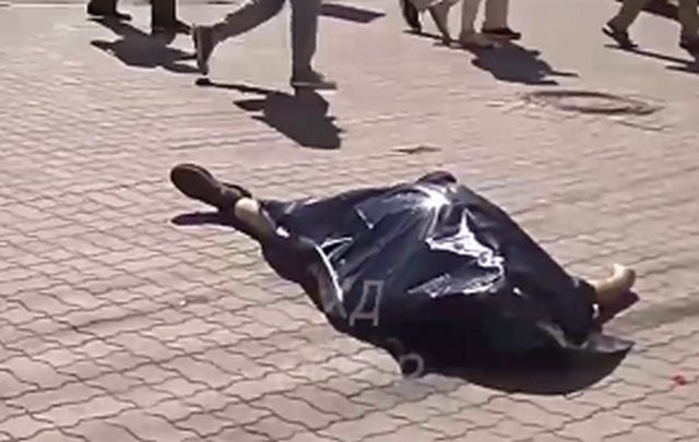 В Днепре на улице внезапно умер человек (Видео) - рис. 1
