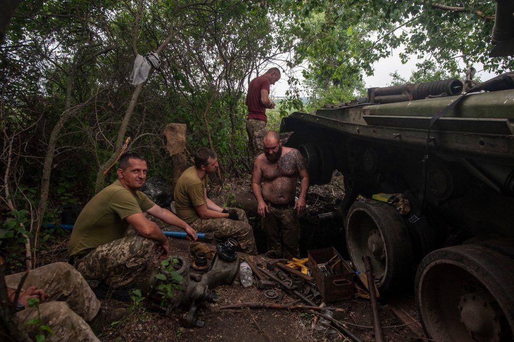 Бойцы бригады из Днепропетровской области захватили вражеский танк - рис. 5