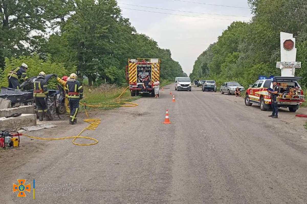 Смертельное ДТП на Днепропетровщине: 51-летнего водителя вырезали из авто - рис. 3
