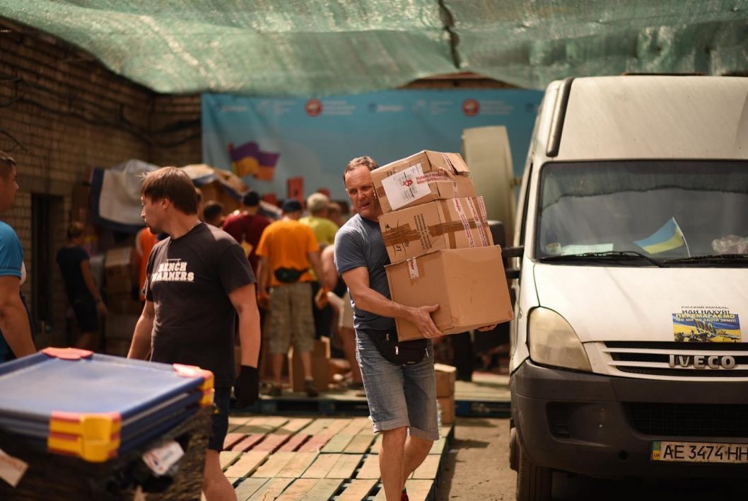 Продукты, средства гигиены и амуниция: из Днепра доставили помощь жителям других громад - рис. 2