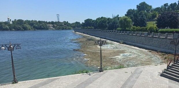 В Днепре наблюдается резкое снижение уровня воды в реке: комментарии эколога - рис. 1