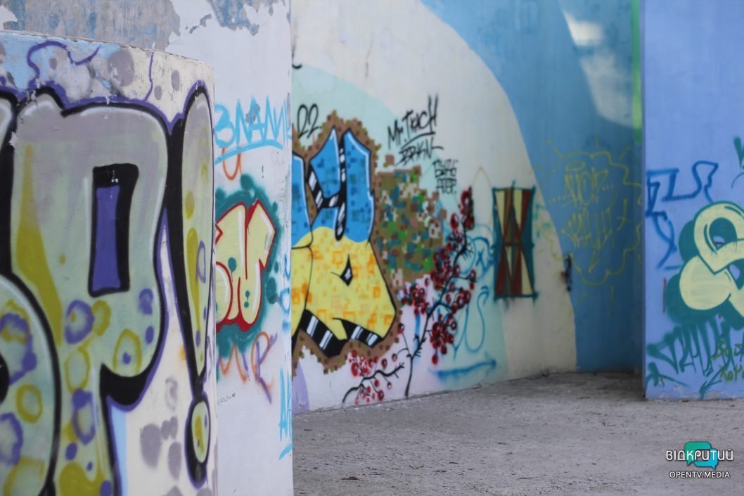 Перекреслені проросійські гасла: у Дніпрі створили мурал на честь ЗСУ (Фото) - рис. 4