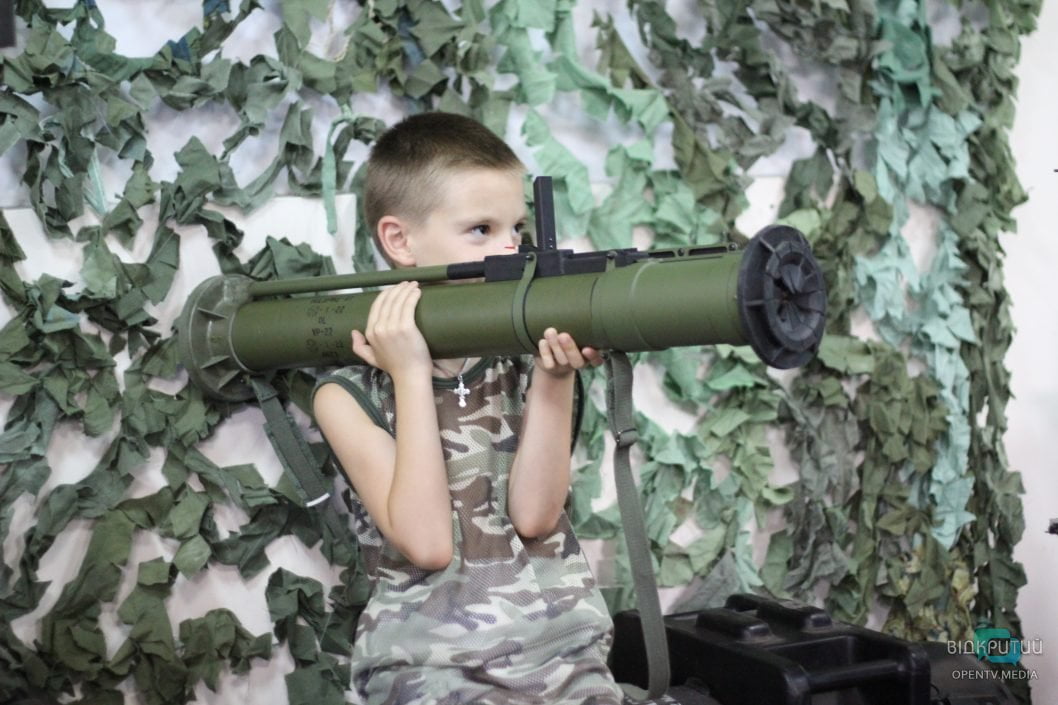 У Дніпрі показали уламки ворожої техніки та боєприпасів (Фоторепортаж) - рис. 14