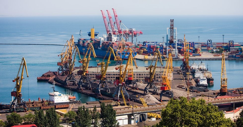 Оккупанты РФ нанесли ракетные удары по порту в Одессе после подписания соглашения об экспорте зерна - рис. 1