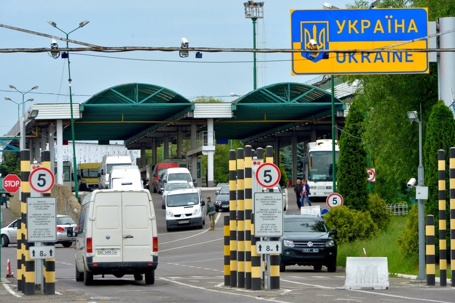 Двоє військовозобов'язаних криворіжців намагалися виїхати з України за підробленими документами - рис. 5