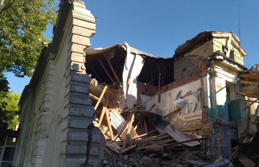 Российские оккупанты уничтожили школу в Синельниковском районе (Фото) - рис. 2