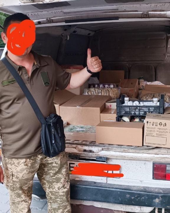 Волонтеры Днепра передали бойцам ВСУ бронежилеты и форму (Фото) - рис. 2
