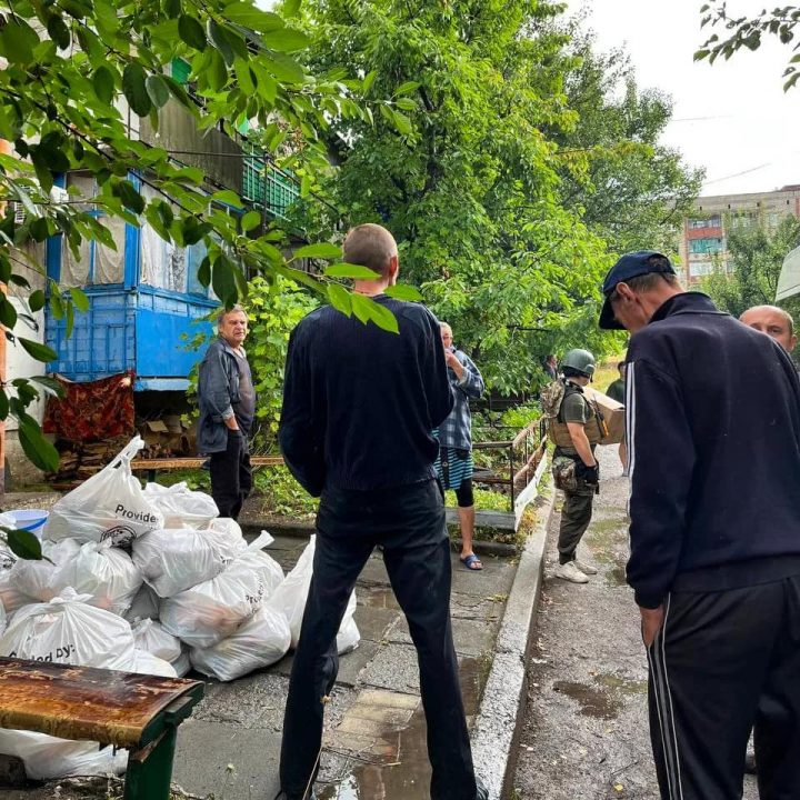 Волонтери Дніпра передали жителям Краматорська та Харкова гуманітарну допомогу - рис. 1