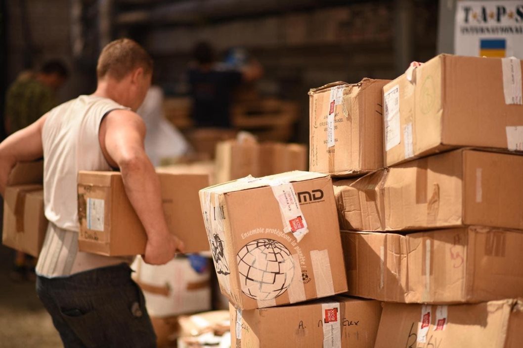 Волонтеры Днепра передали военным автомобили и груз продуктов (Фото) - рис. 9