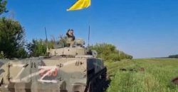 Бойцы теробороны из Днепра под минометным огнем захватили вражескую БМП (Видео) - рис. 1