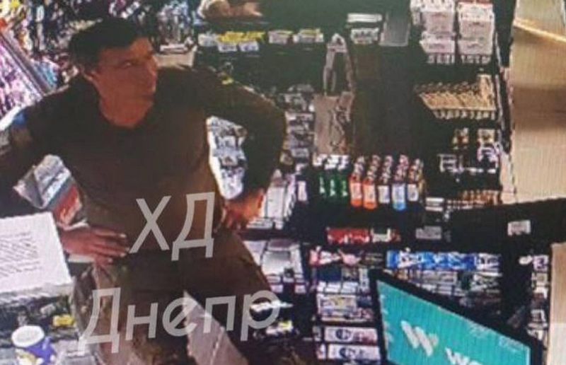 В Днепре установили личность военнослужащего, убившего собаку на АЗС (Видео) - рис. 1