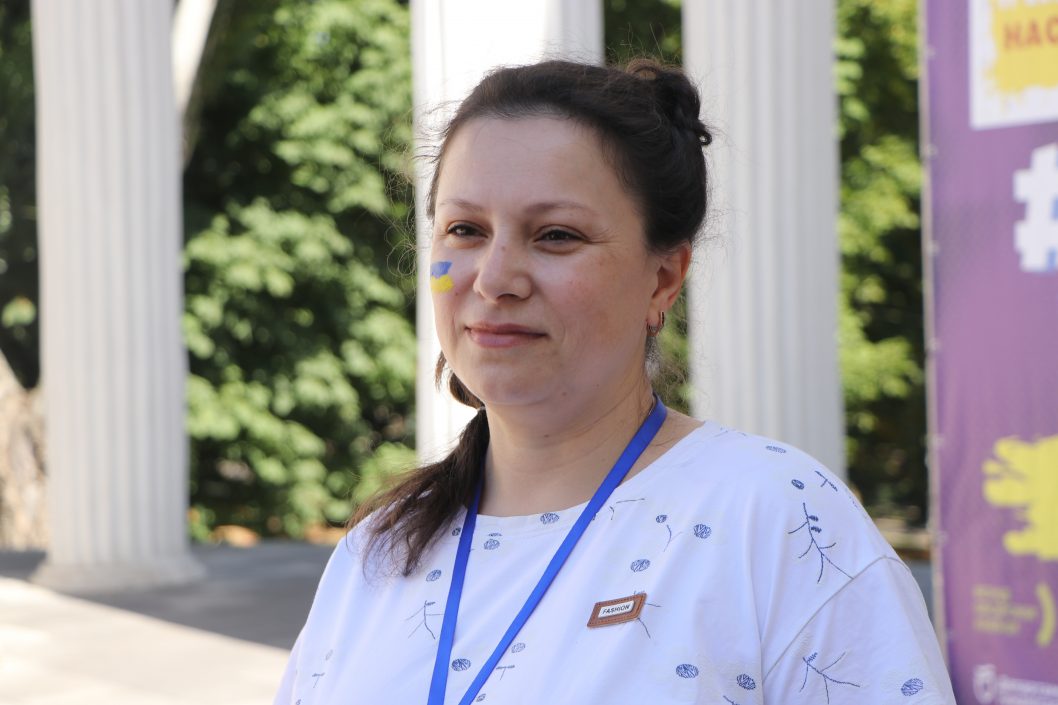 Книжки та картини за донат для ЗСУ: у Дніпрі відбувся ІV #Арт_Наступ - рис. 3